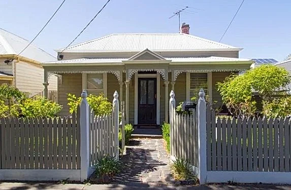 Heritage weatherboard home freshly painted in the Eastern Suburbs by Limitless Painting & Decorating