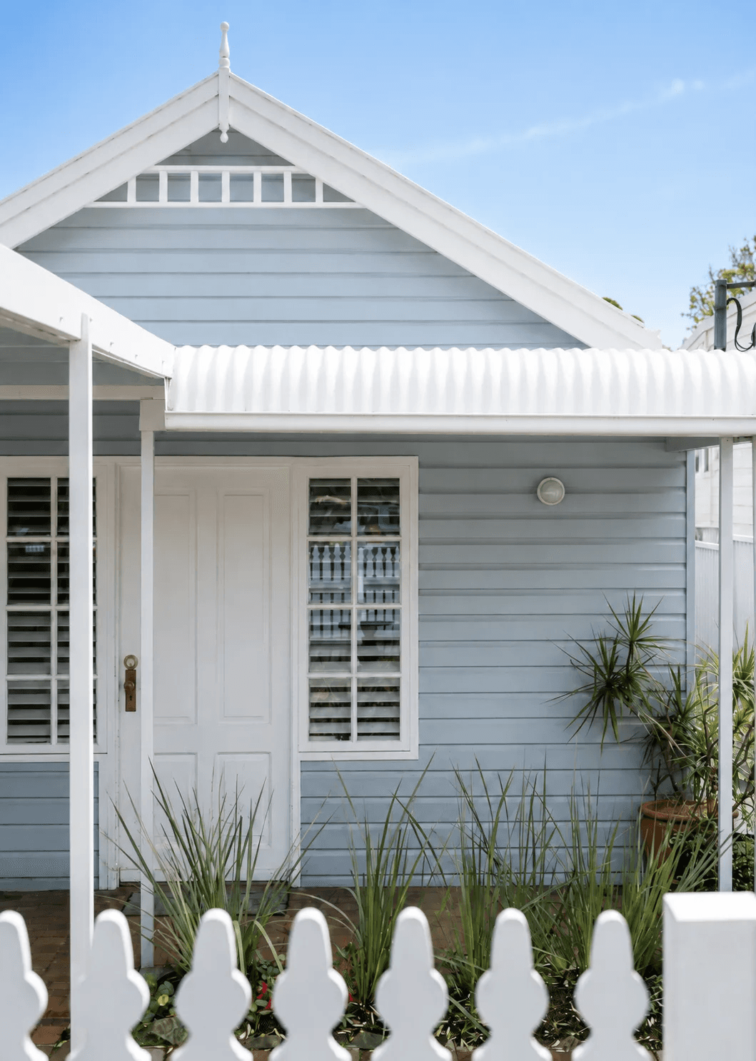 Weatherboard heritage cottage restoration painting in Sydney by Limitless Painting